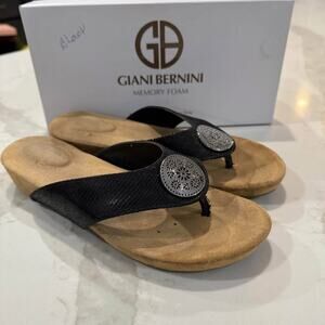 Giani Bernini Ronnah Memory Foam SlipOn Thong Sandals Womens 8M Medallion Black